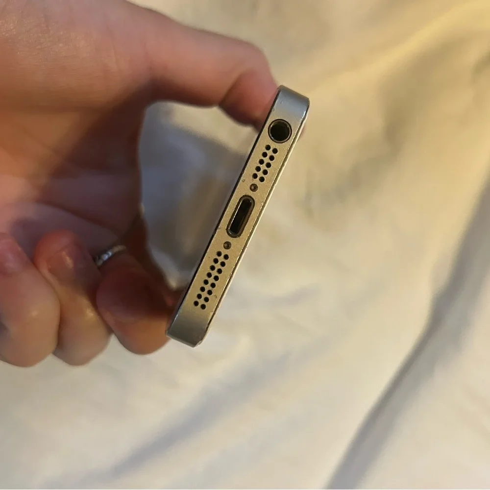 iPhone 5S - Picture 2 of 5